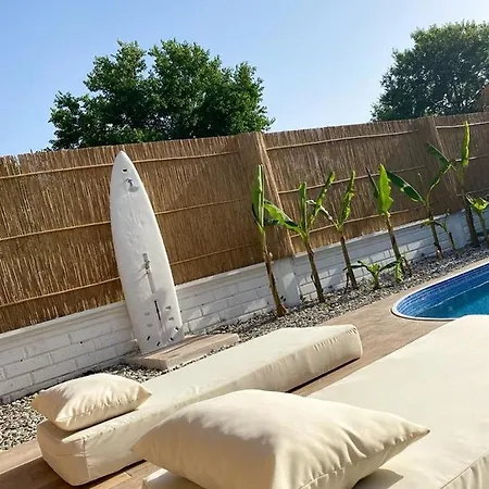 Διαμέρισμα Mesmerizing Bungalow With Private Pool Close To Beach In Babatasi